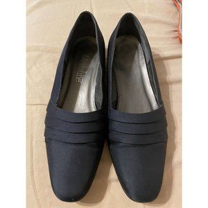 Madeline Stuart, Women's Black Flats Size 7.5